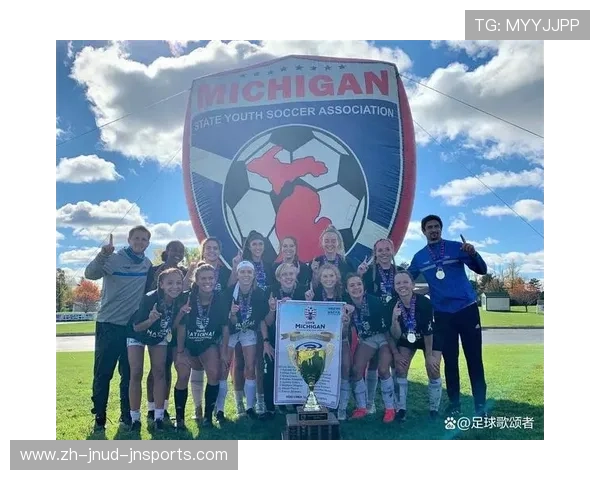 足球奖杯柜陈列设计是否体现俱乐部赛事成就与文化传承